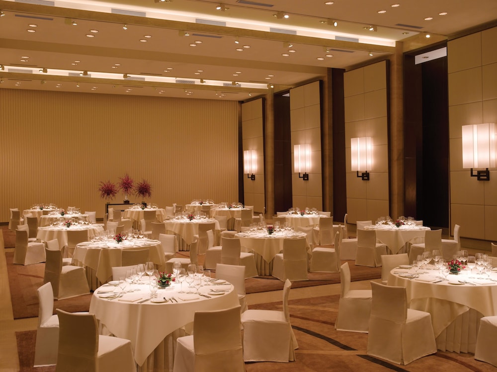 TRIDENT BANDRA KURLA 59/67