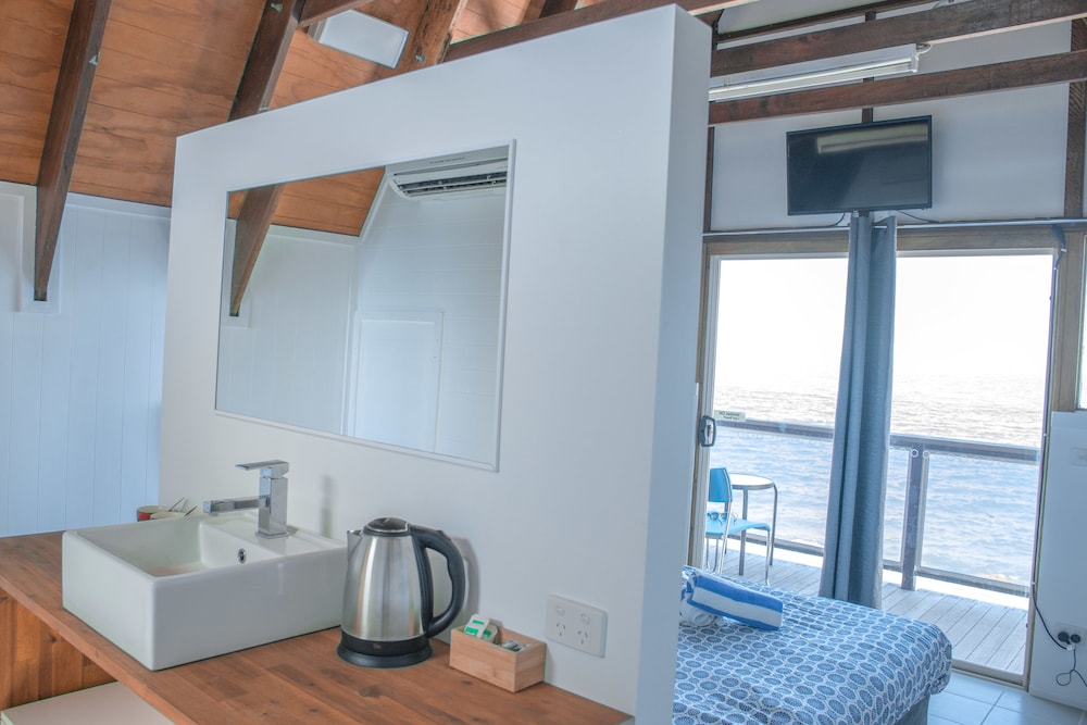 Nomads Magnetic Island - Adults only 11/50