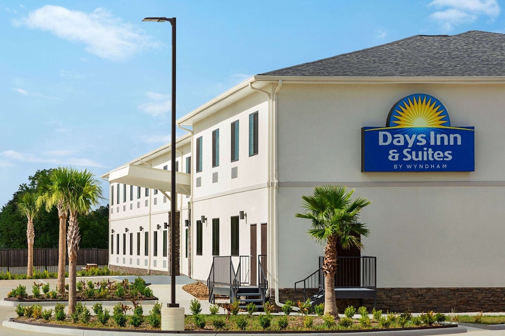 Days Inn & Suites by Wyndham Greater Tomball 2/61