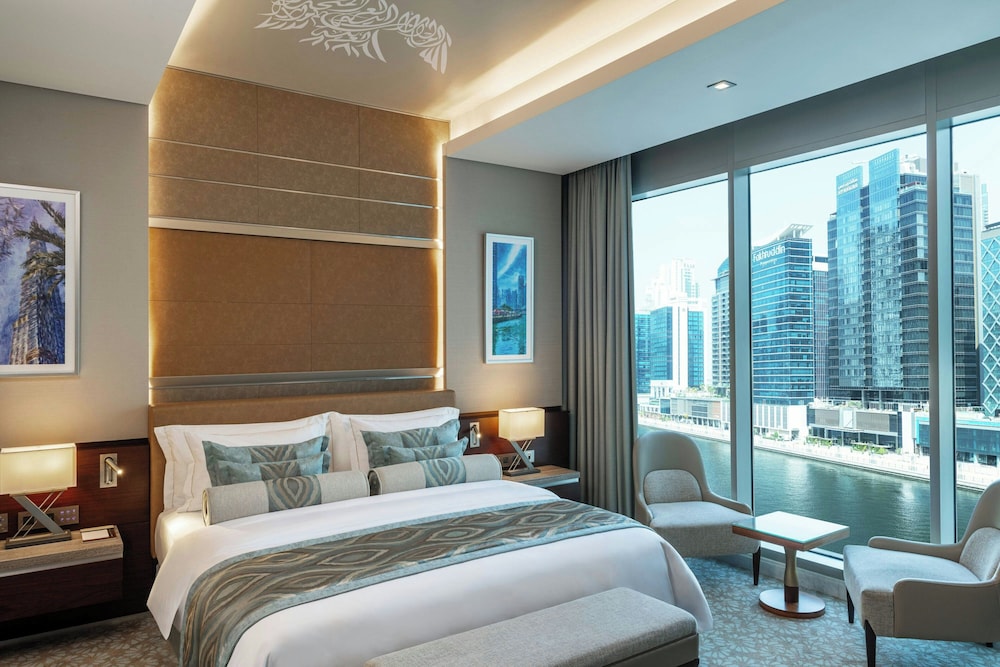 Club, Suite, King Bed, Bay View