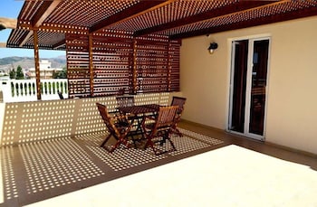 GOLDEN ROSE SUITES 48/62