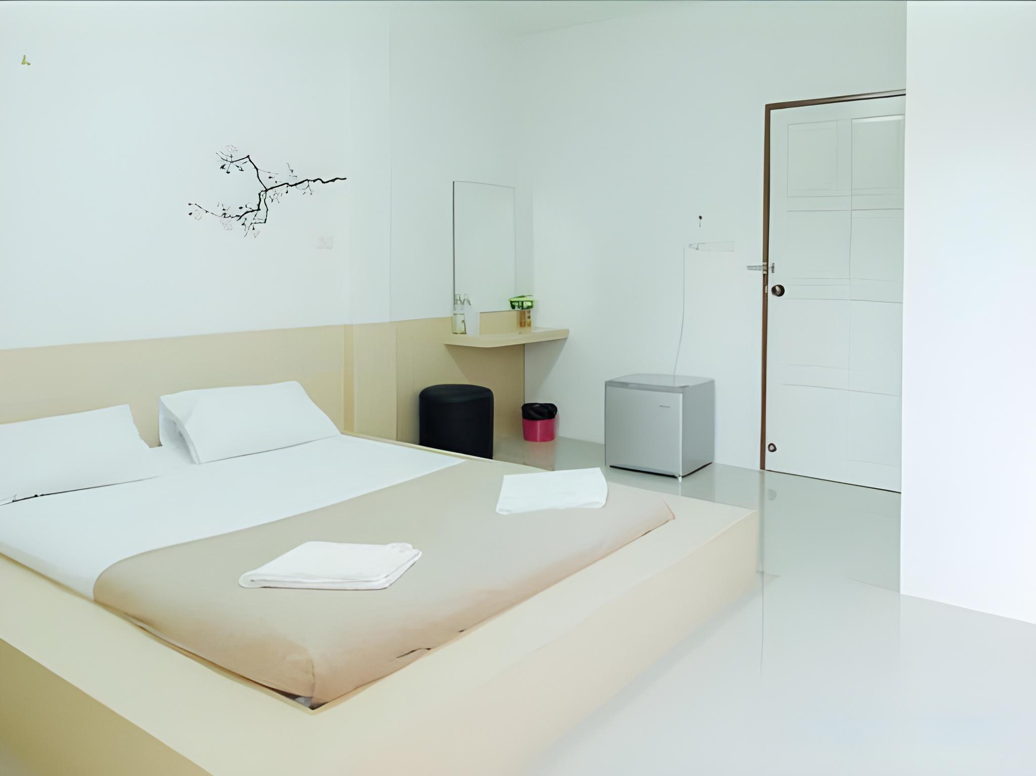 ROOM, KING BED