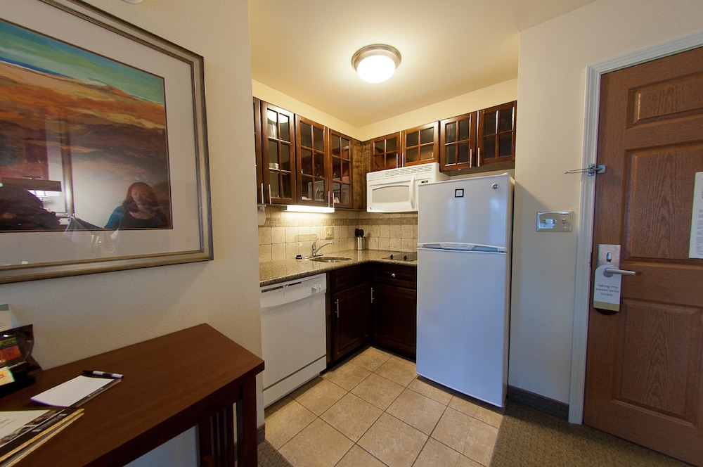 Staybridge Suites East Stroudsburg Poconos 5/69