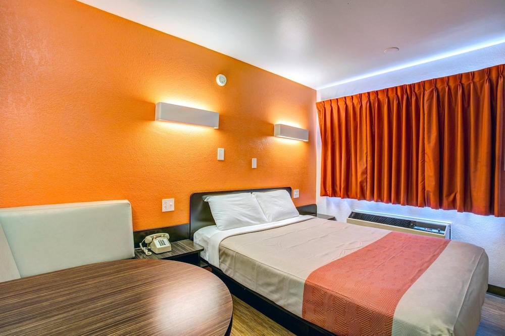 Motel6 Murfreesboro, TN 24/59