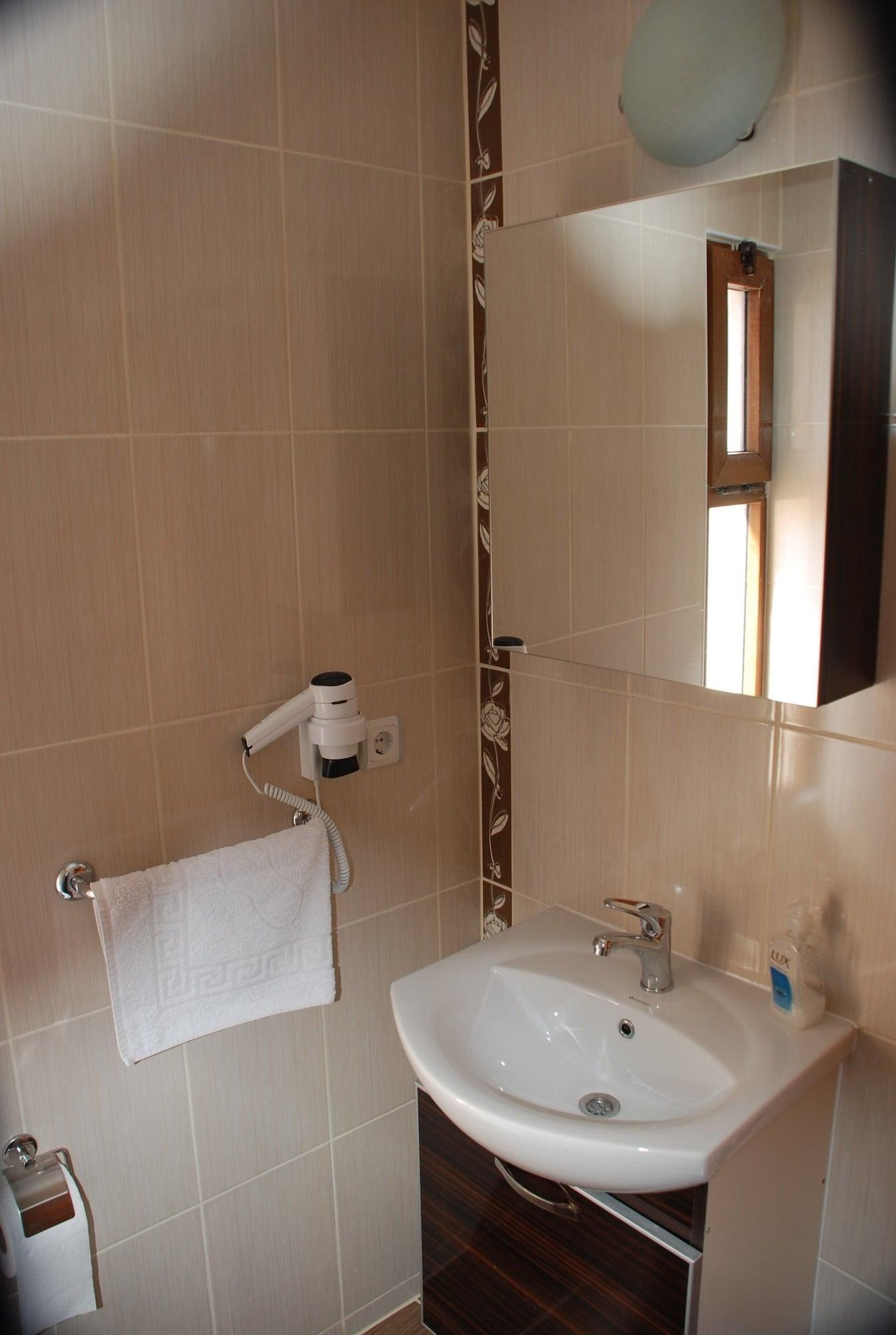 Yalcin Hotel 61/63
