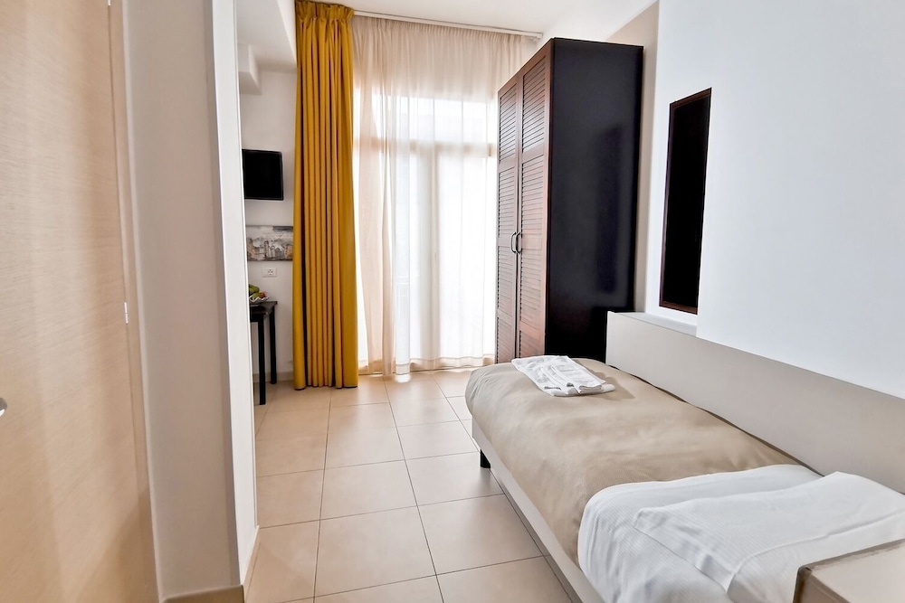 Hotel Poetto 12/24