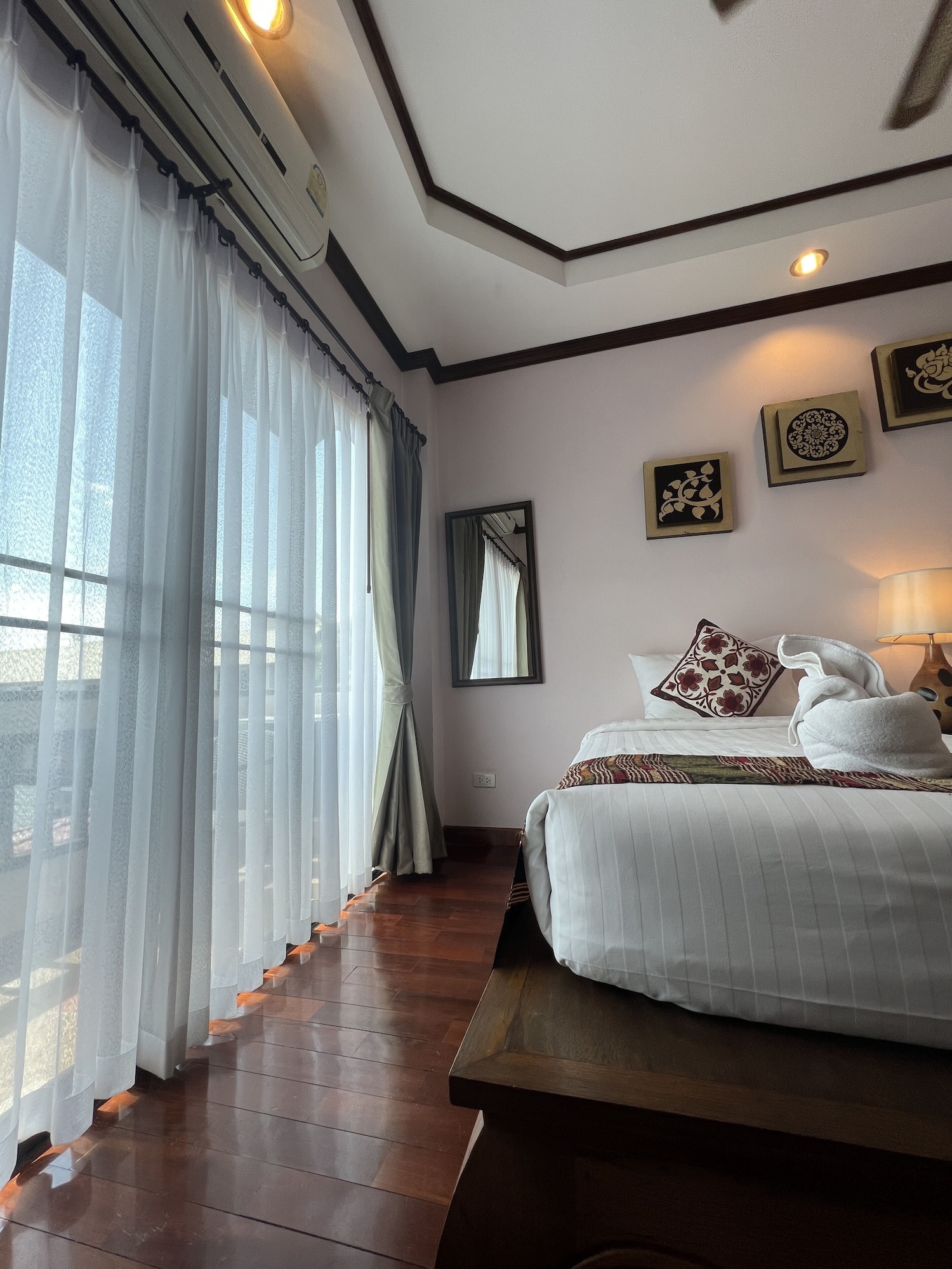 DELUXE, TWIN BEDS, BALCONY