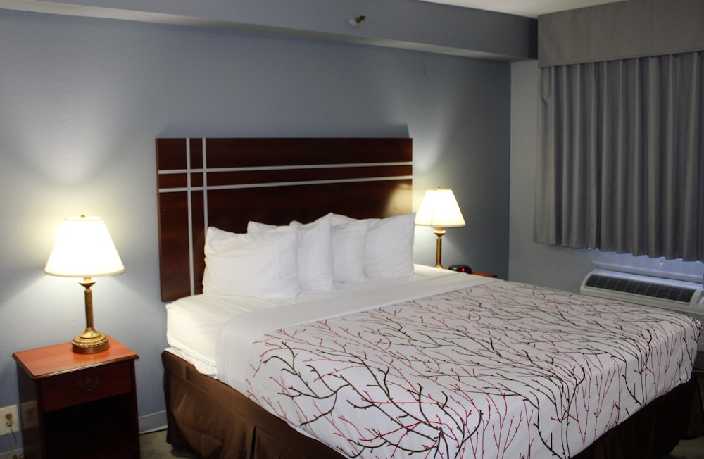 Rancho San Diego Inn and Suites (Ex SureStay Plus Hotel by Best Western El Cajon) 24/39