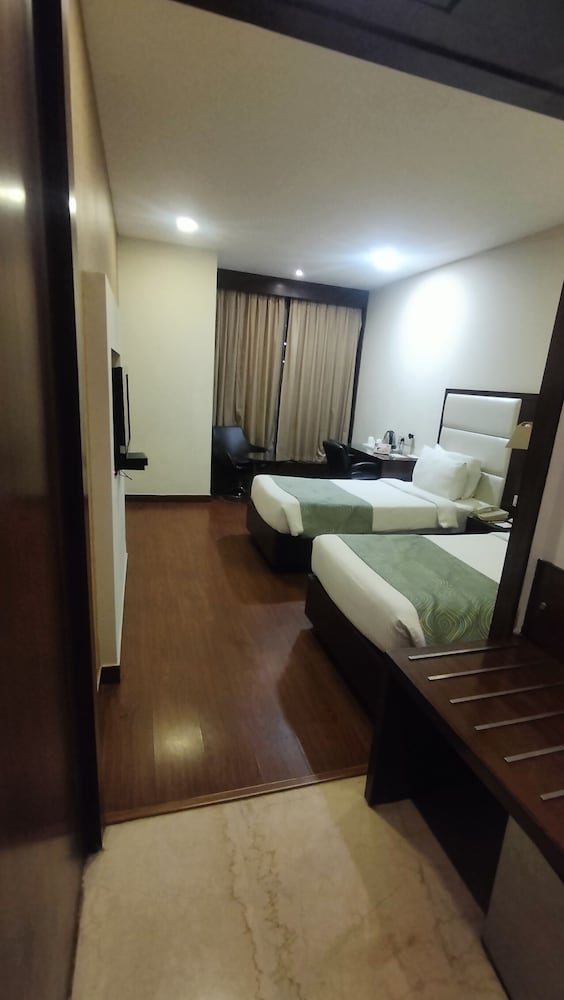 DS Clarks Inn Gurgaon 15/42