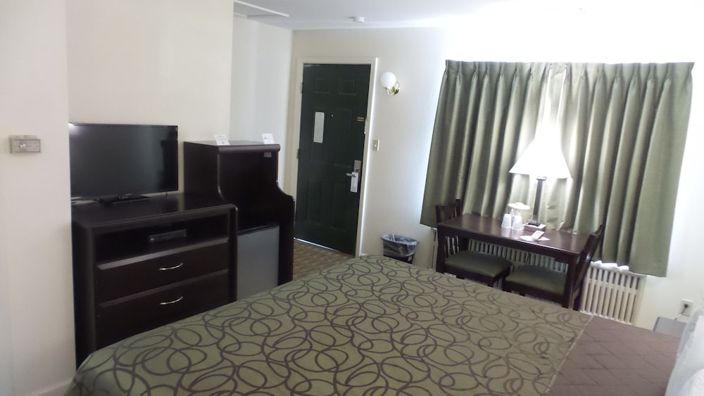 Sea Girt Lodge 52/72