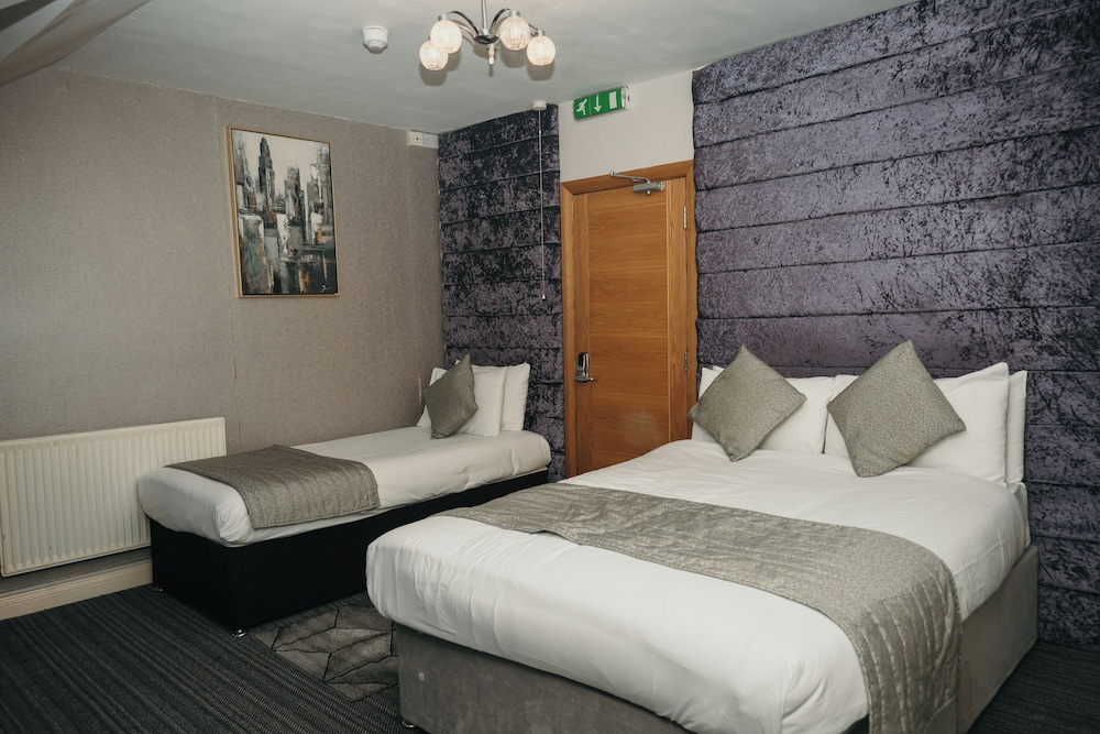 Hotels 24-7 - The Old Victoria Hotel 6/15