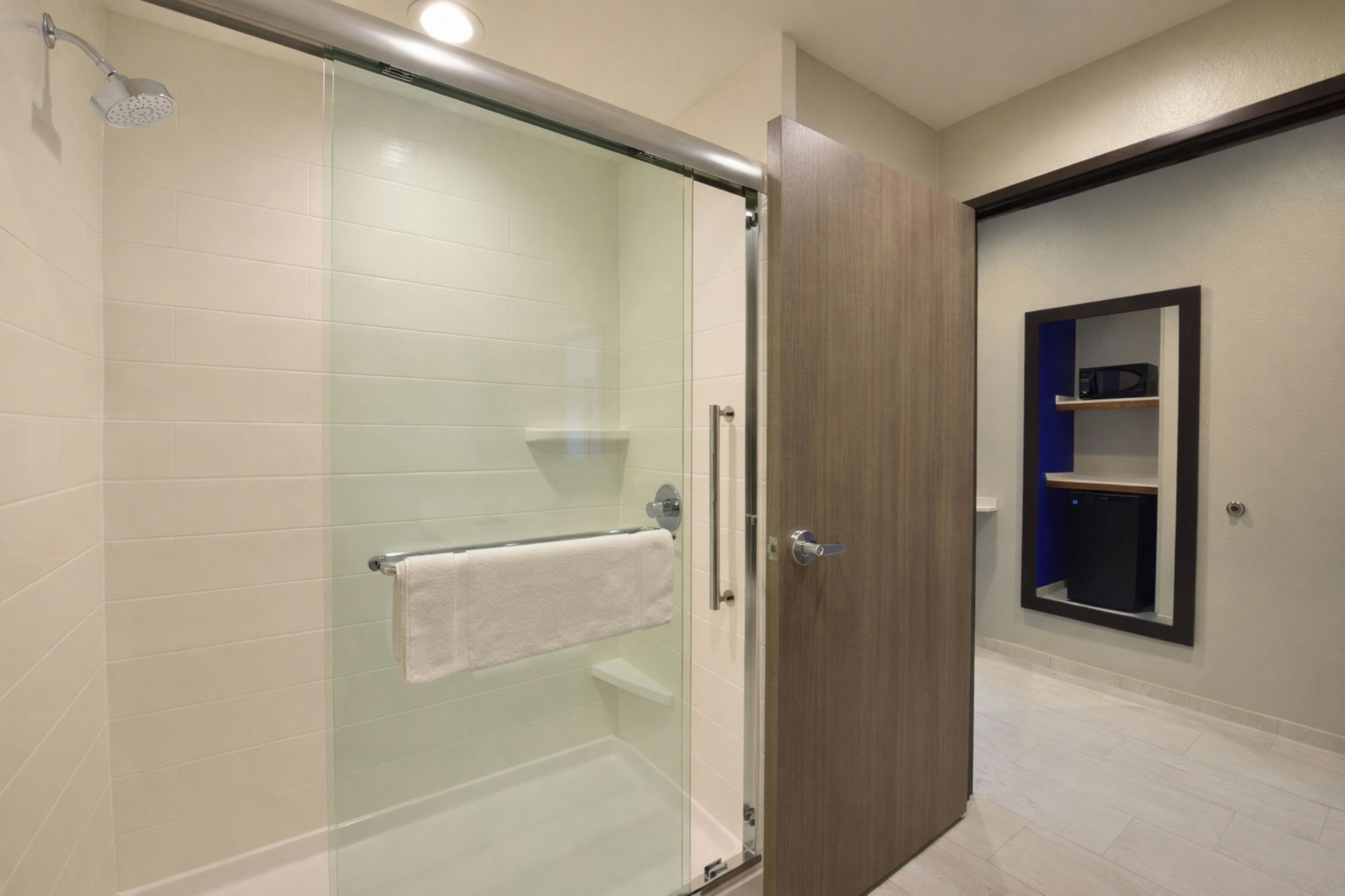 Room, 2 Queen Beds, Holiday Inn Express and Suites Houston North Woodlands Area 2/2