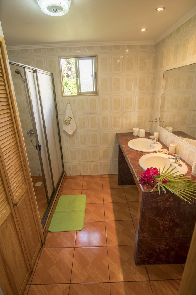 Hotel Y Cabanas Henua Iti 19/50