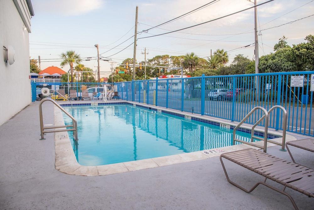 Sandcastle Inn 27/37