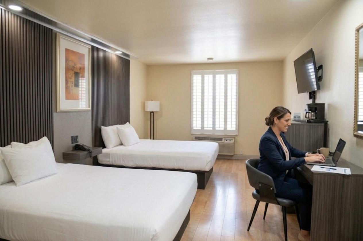 Deluxe, Double Bed