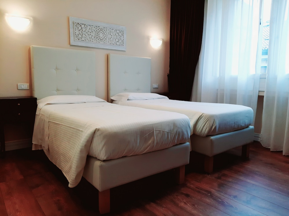 CLASSIC, TWIN BEDS