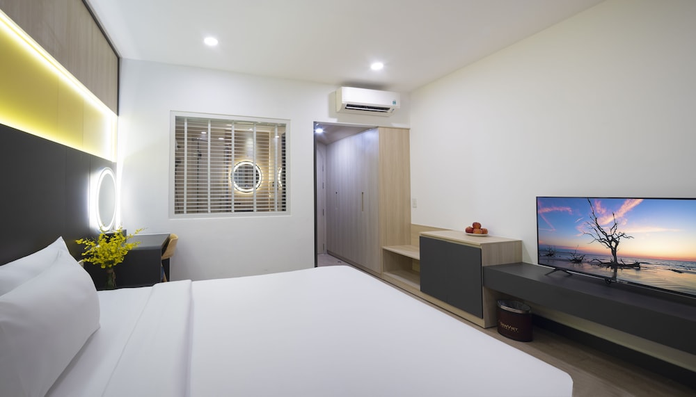 LUXURY, QUEEN BED, CITY VIEW