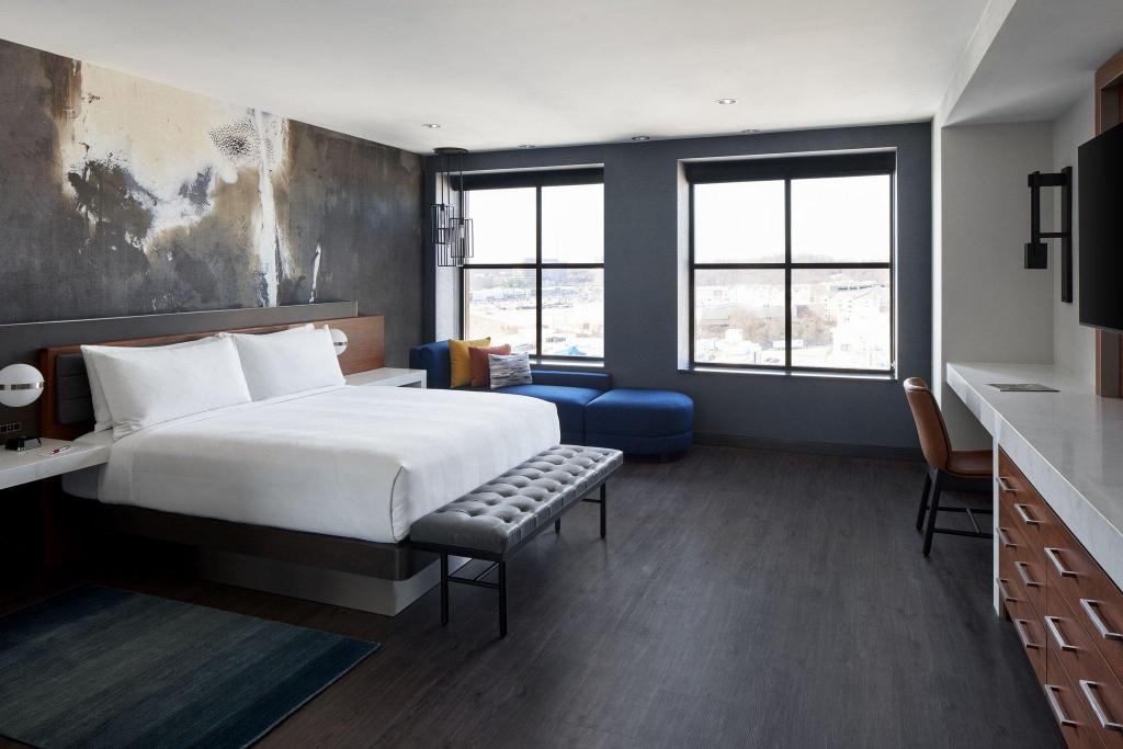 1 Bedroom, Bi Level, Suite, King Bed