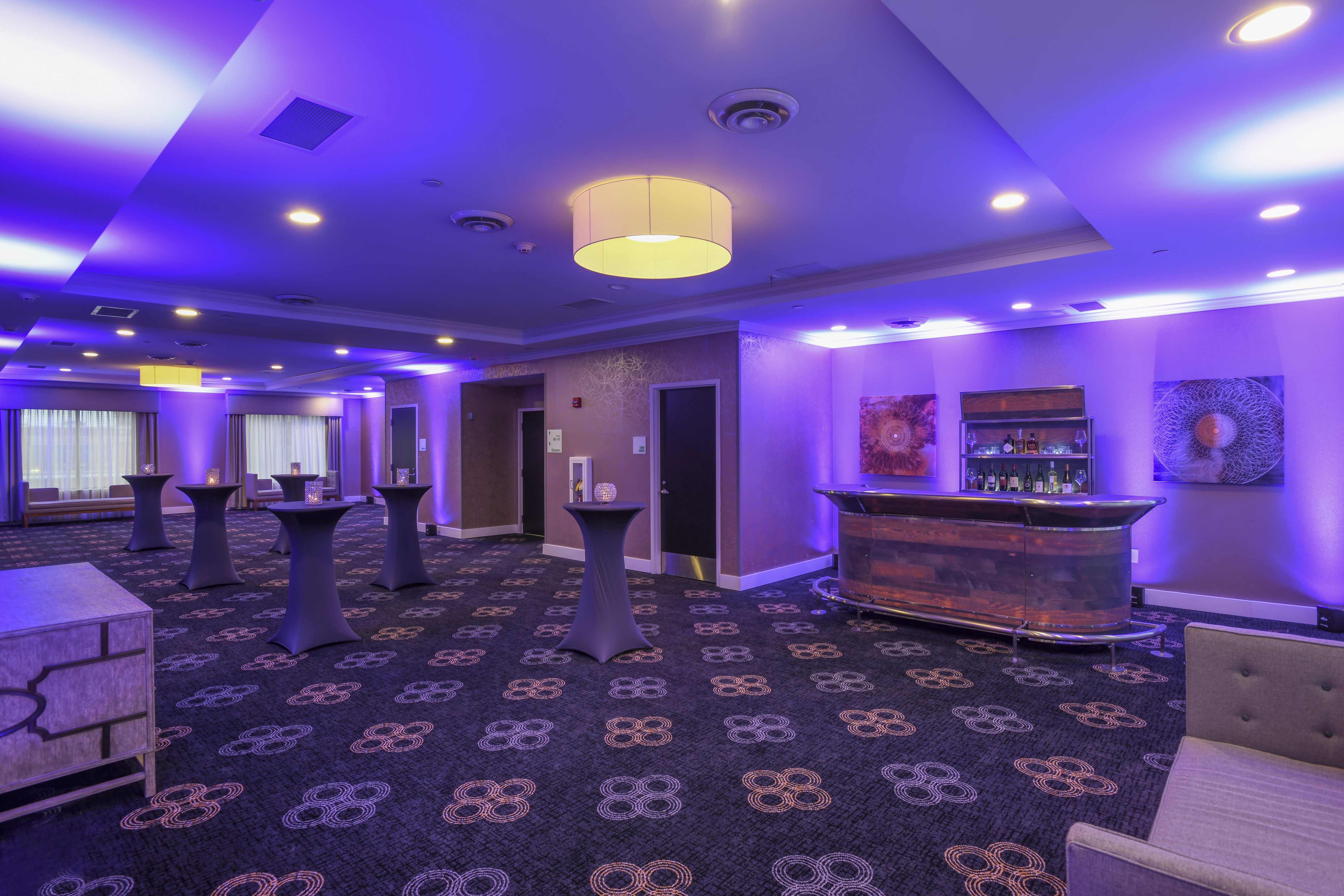 HOLIDAY INN HOTEL SUITES CINCINNATI DOWNTOWN 30/56