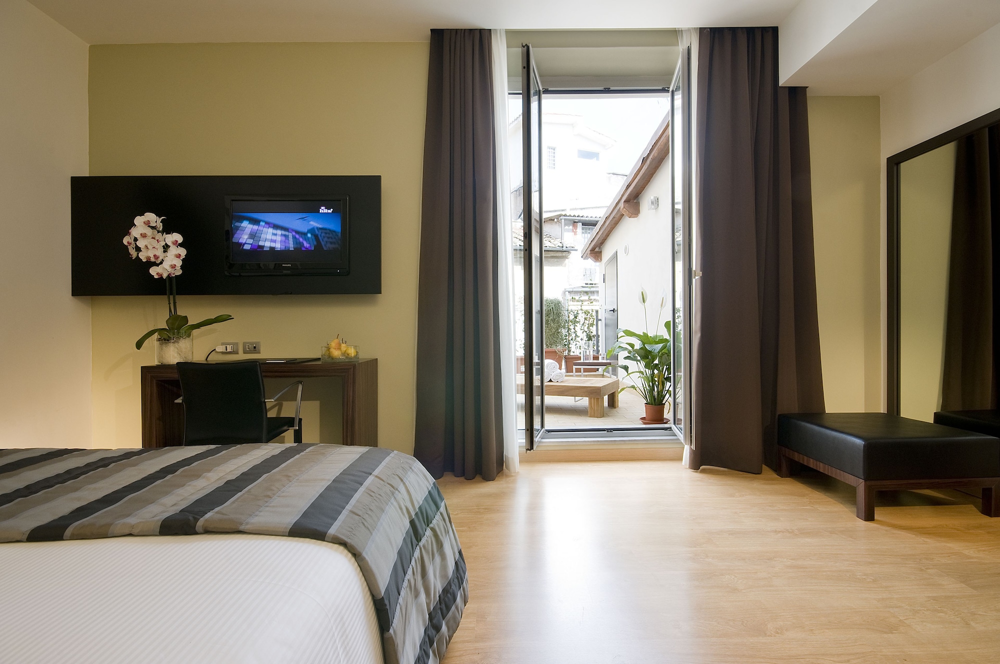SUPERIOR, DOUBLE BED, CITY VIEW