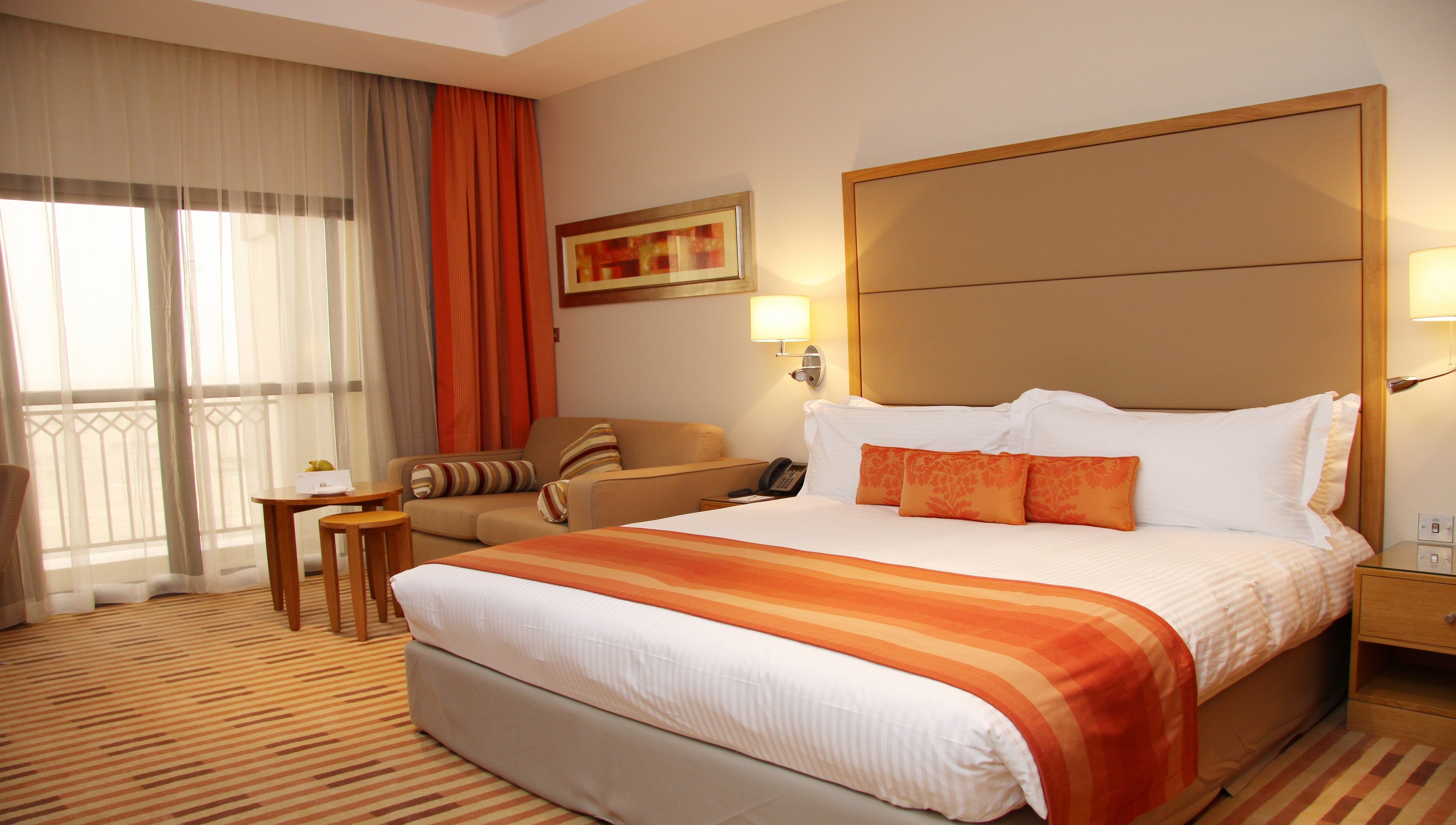 غرفة قياسية بسرير كينج بشرفة مع أريكة، Crowne Plaza Sohar 5/10
