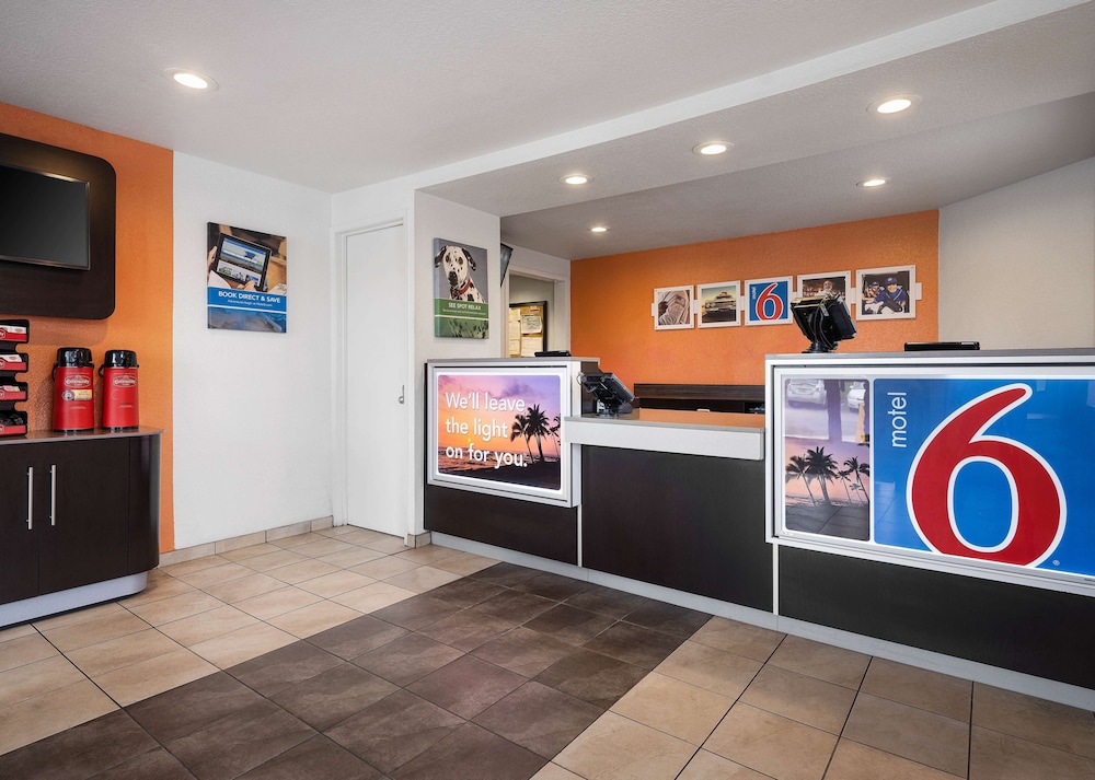 Motel6 Buena Park, CA - Knotts Berry Farm - Disneyland 8/34