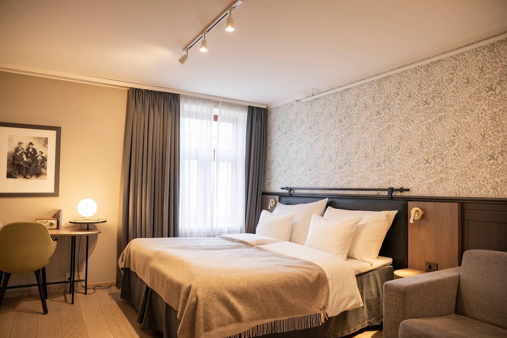 Family, Double Bed, Sofa