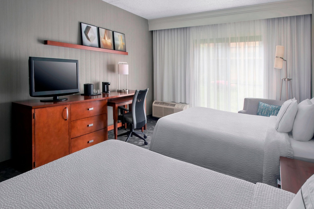 Courtyard By Marriott Newark Liberty International Airport 6/37