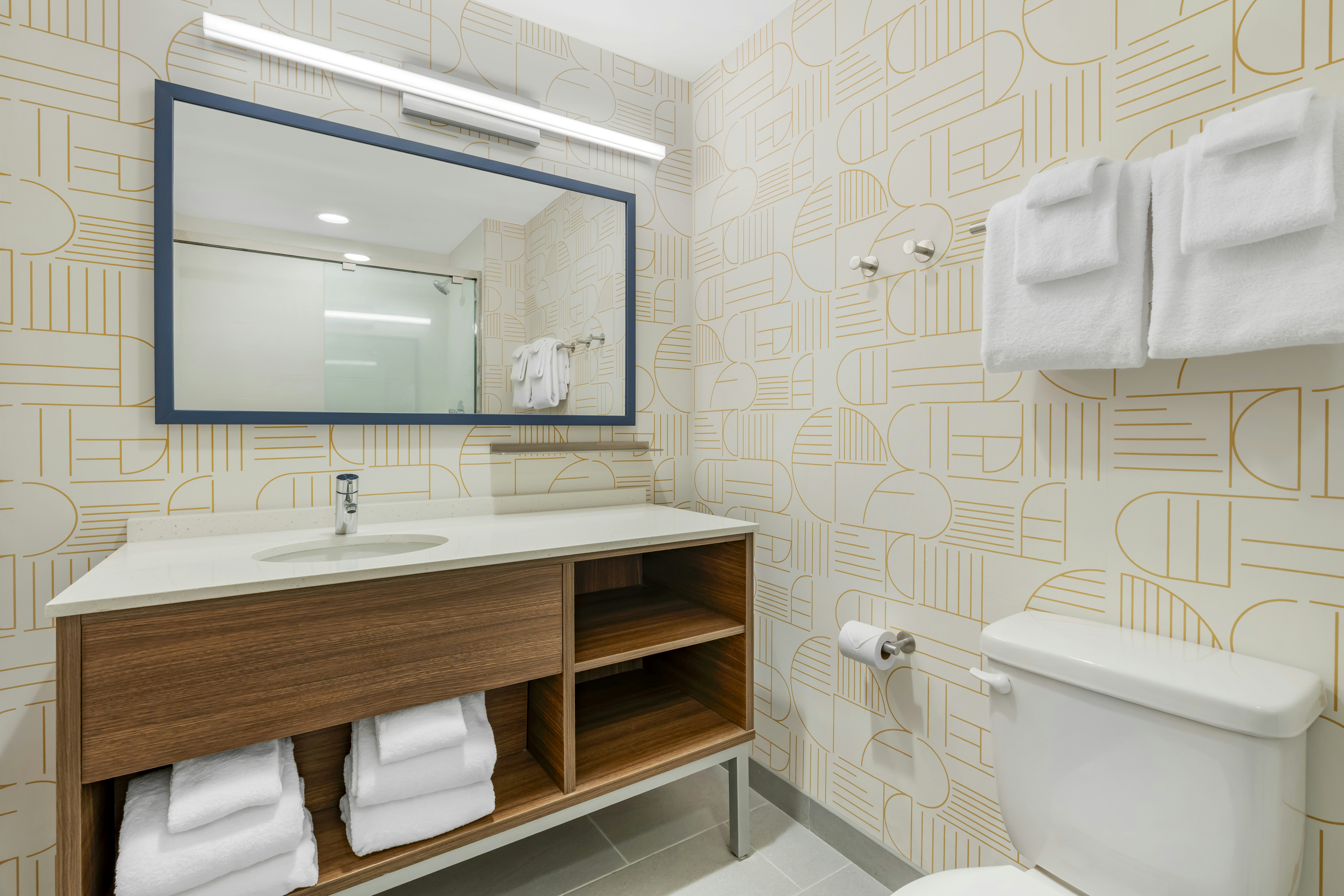 غرفة بسرير كينج بإطلالة على الجبل بغرفة نوم واحدة، Home2 Suites by Hilton Bozeman Four Corners 7/9