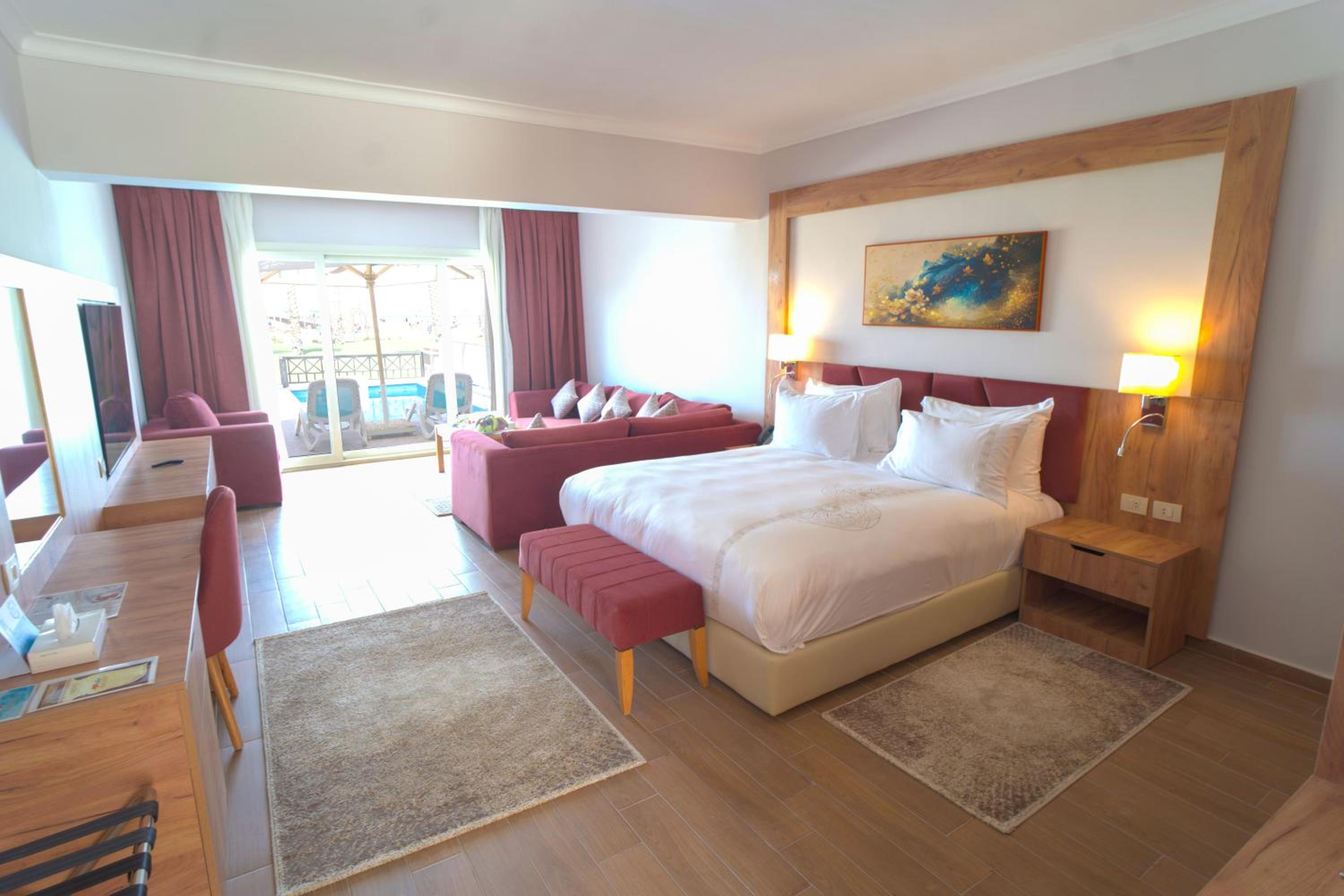 Executive, Suite, Jetted Pool