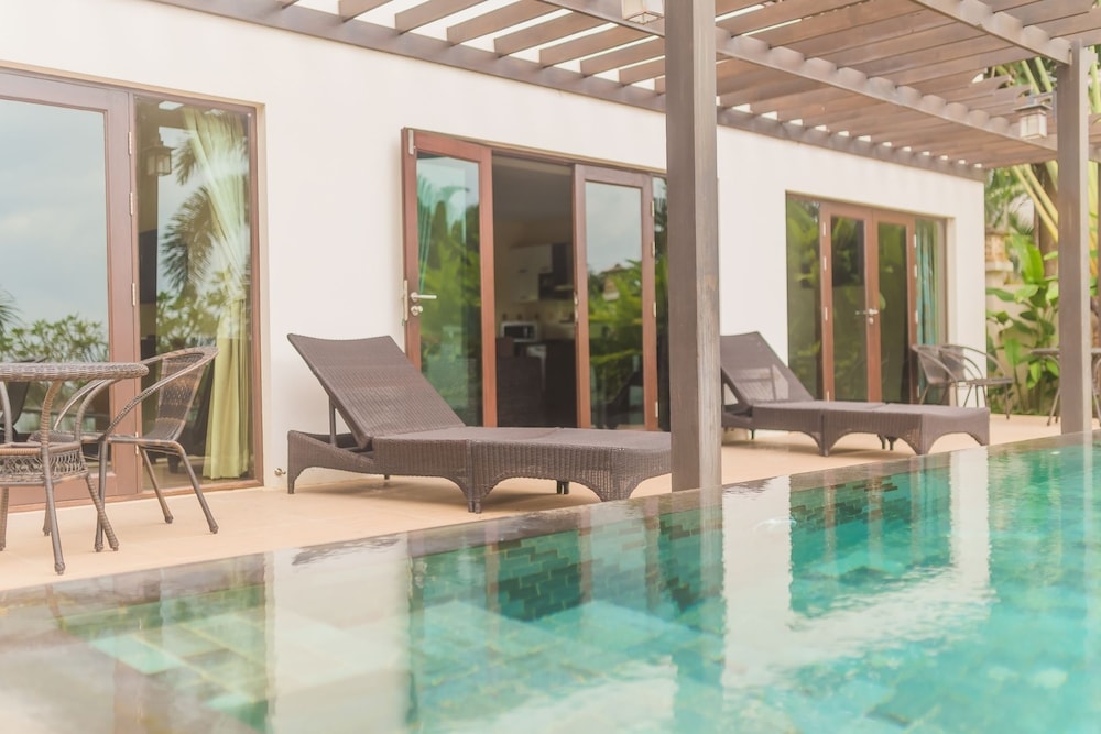 swimming pool spa