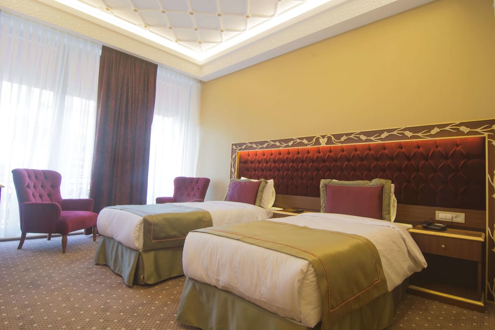 MB DELUXE HOTEL 8/59