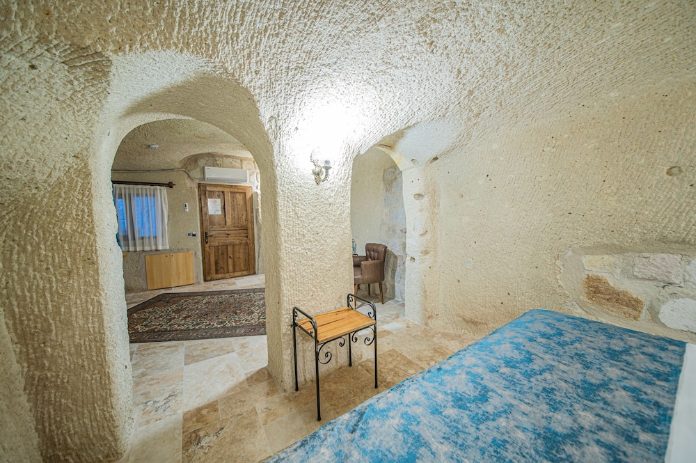 Chelebi Cave House 72/98