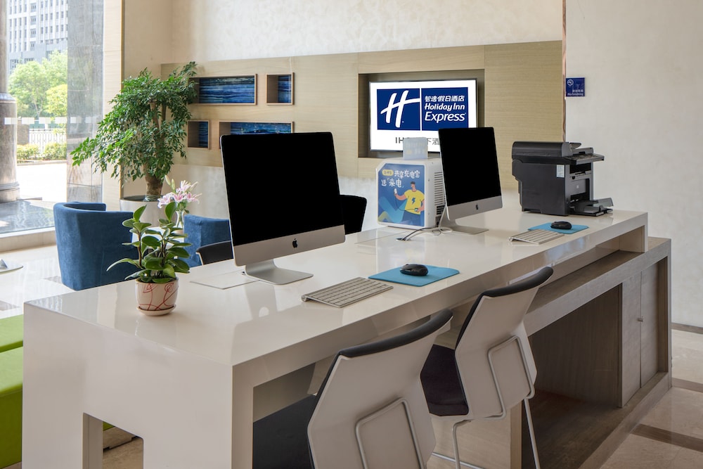 Holiday Inn Express Luoyang City Center 53/72