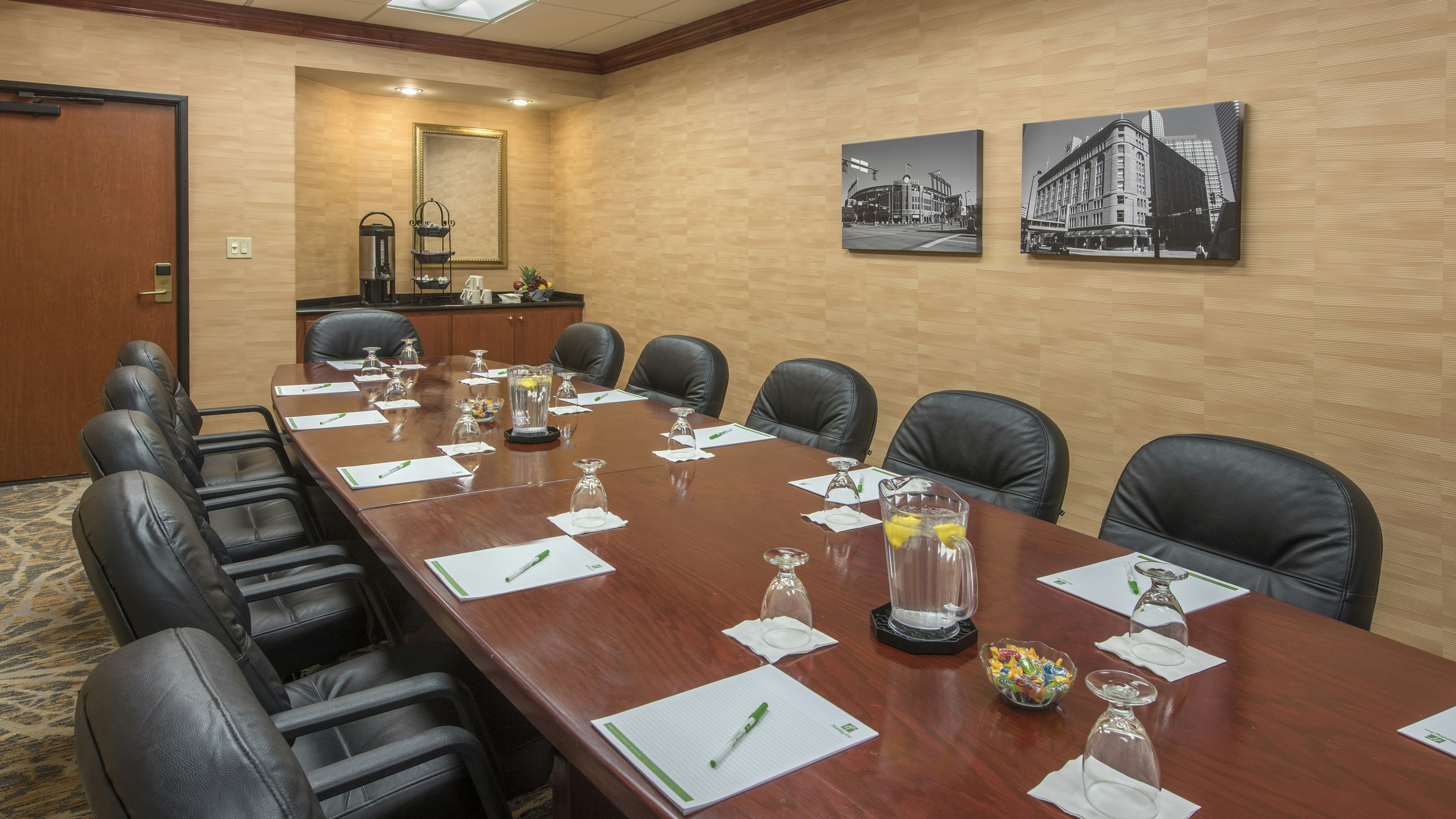 Holiday Inn Denver Lakewood 50/61