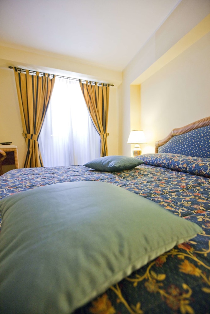 Hotel Elimo 11/72