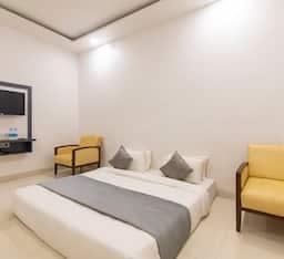 Super, Deluxe, Double or Twin Bed