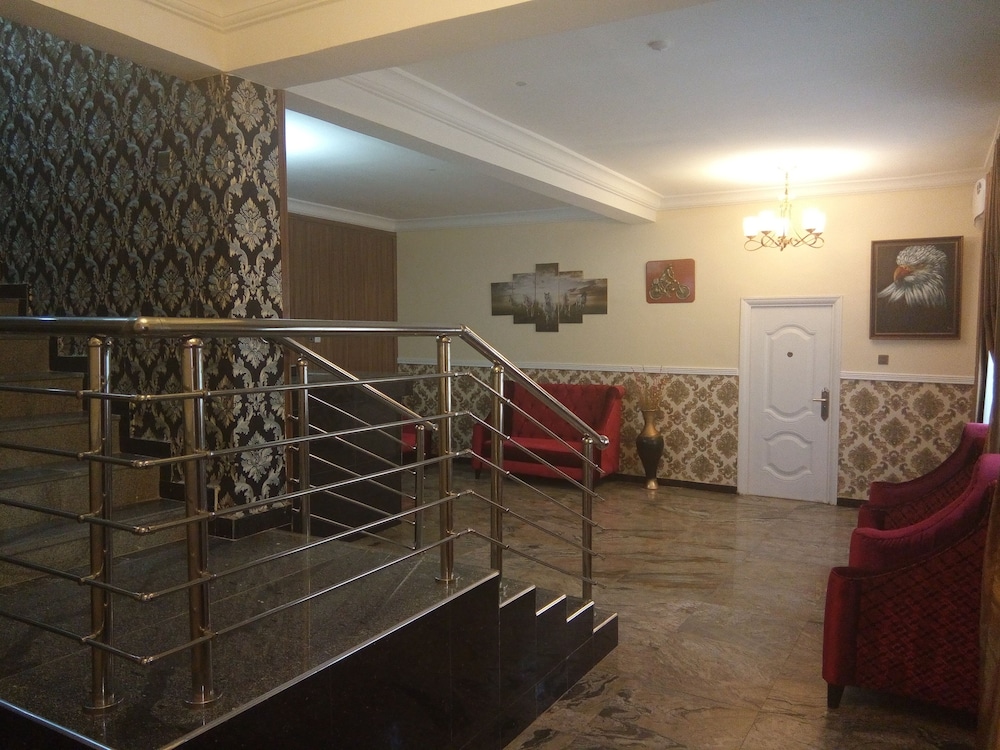Pameec Luxury Suites 9/13