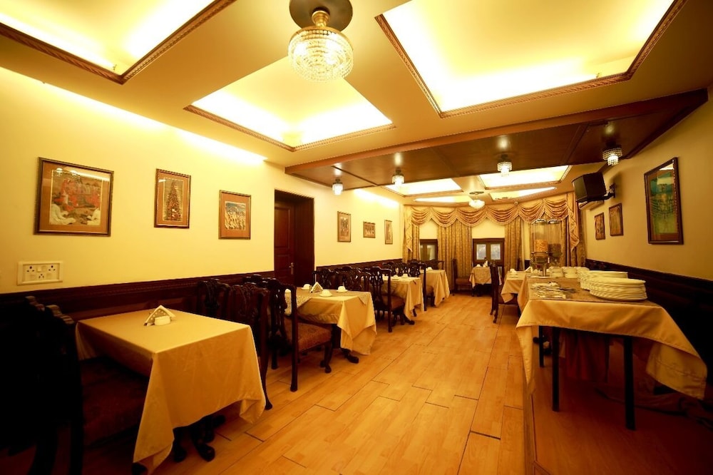 PALACE ON GANGES 33/50