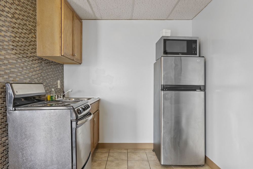 Mt Royal Motel 50/50