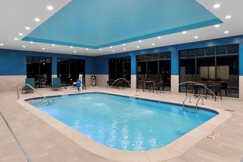 Hampton Inn Saline MI 18/39