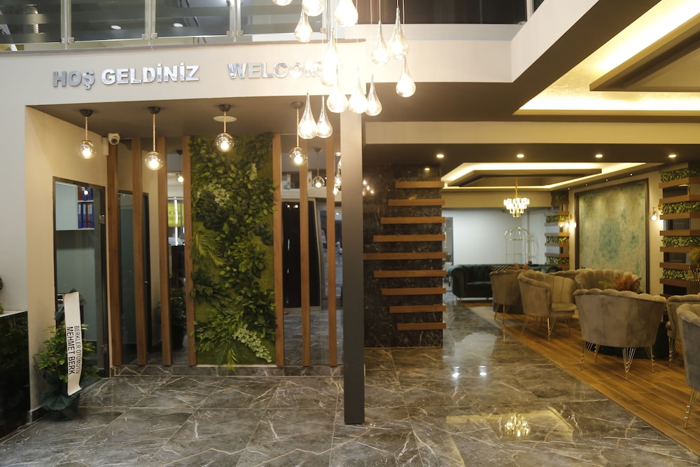 Grand Zara Hotel 3/49