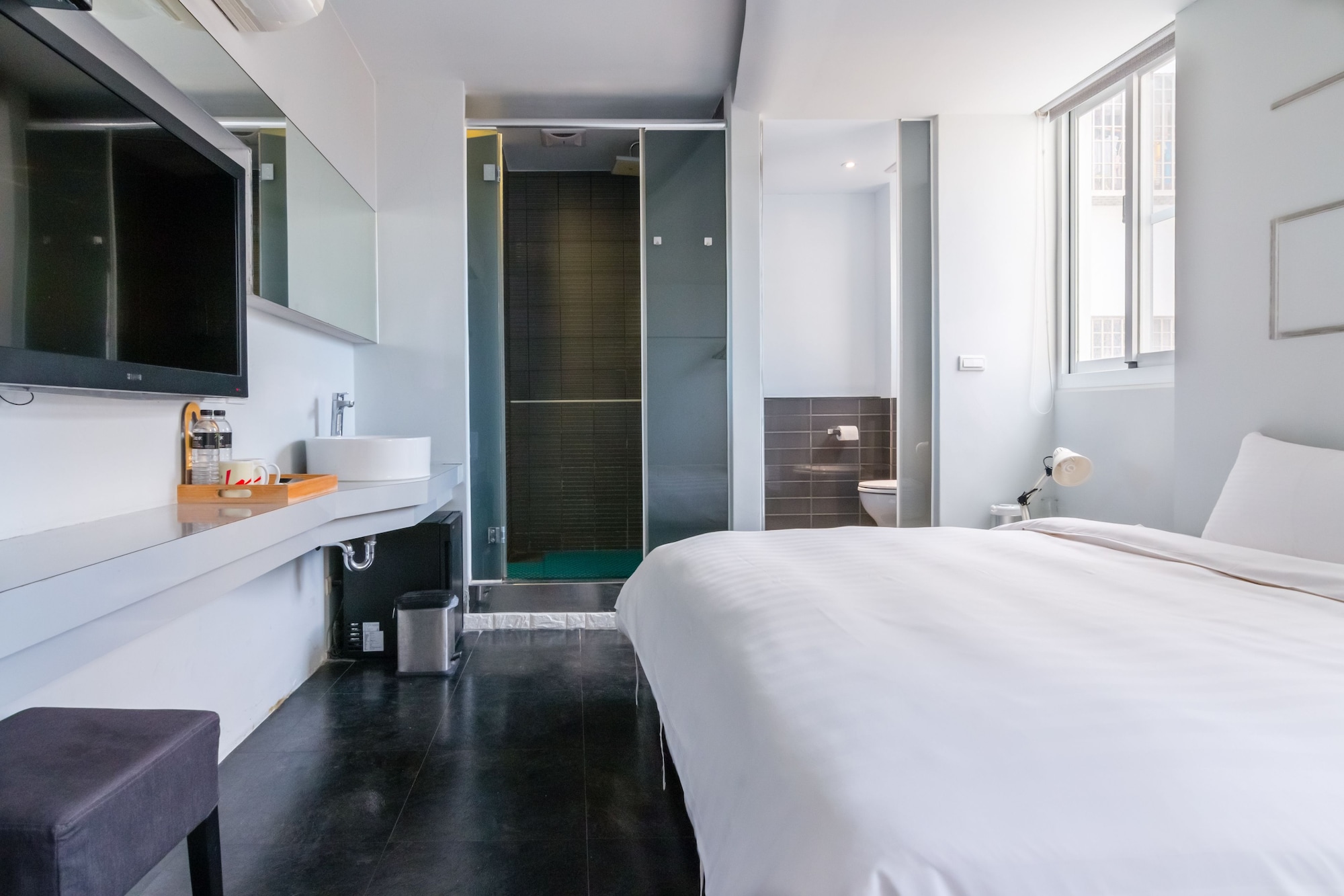 BASIC, QUEEN BED