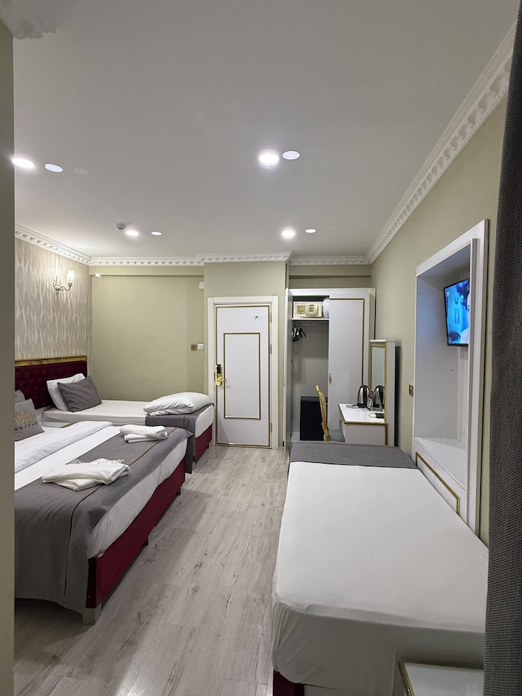 Rhythm Hotel 25/50