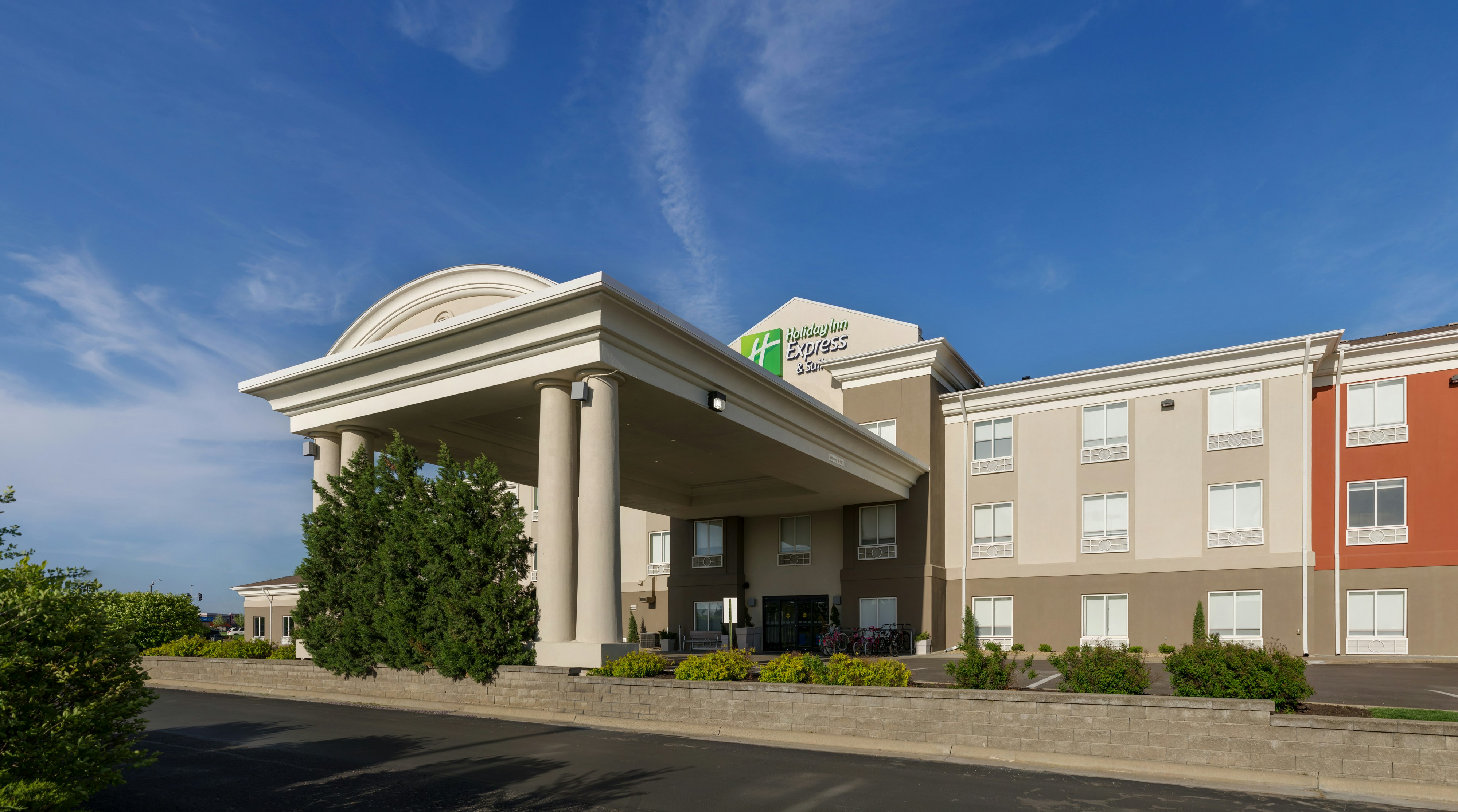 Holiday Inn Express Hotel And Suites Lawrence 48/48