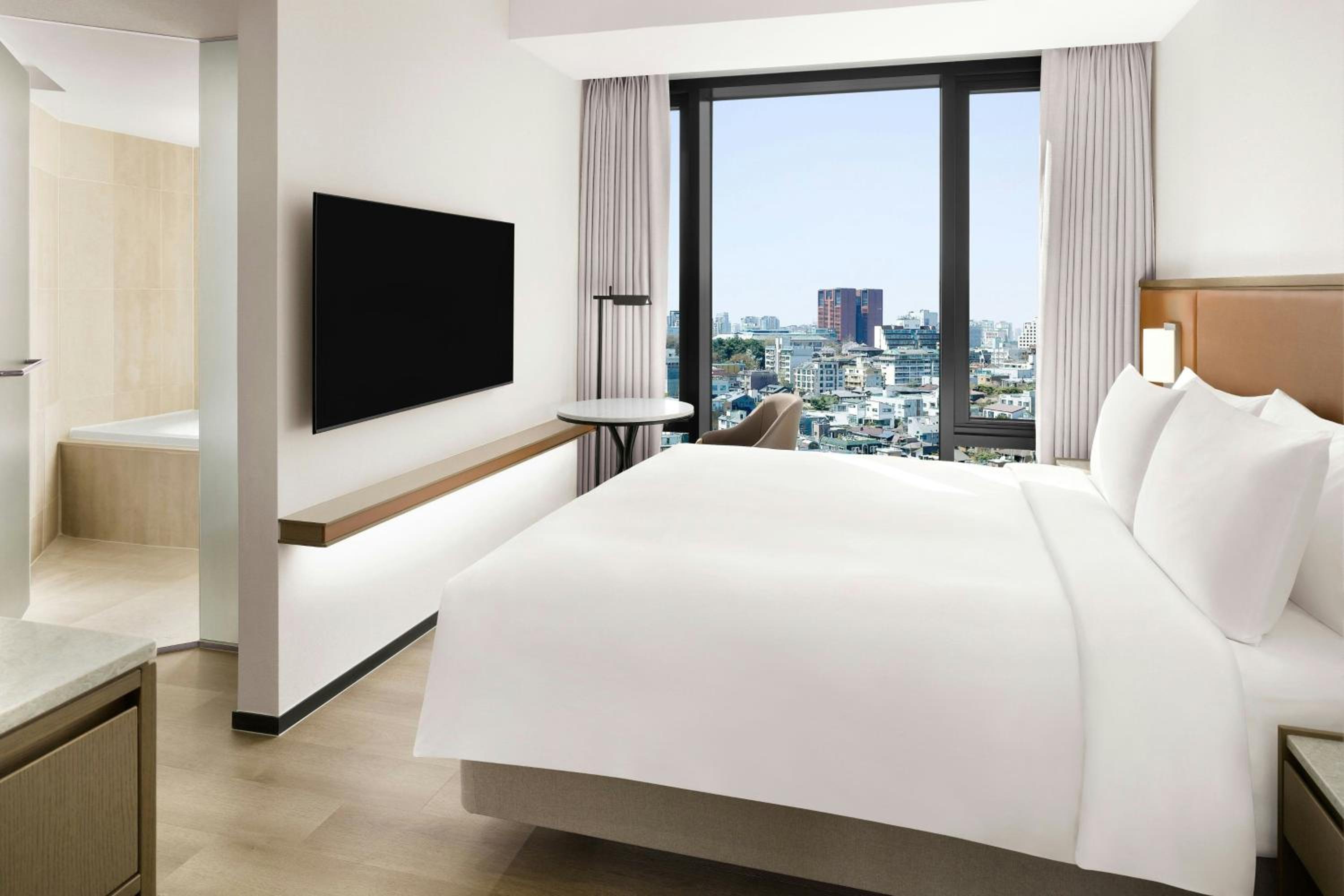 Room, Queen Bed, Skyline View، AC Hotel by Marriott Seoul Gangnam 3/4