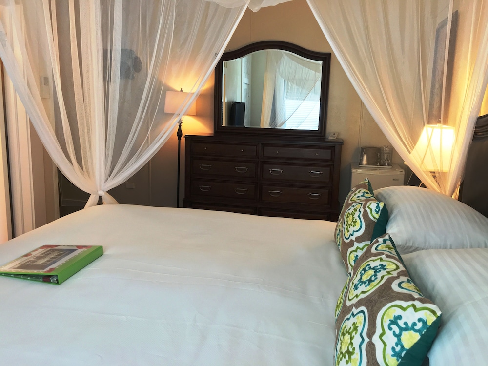 Avalon Bed & Breakfast 25/55