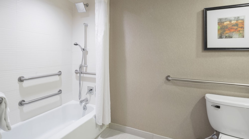 Holiday Inn Cincinnati-Riverfront 10/58