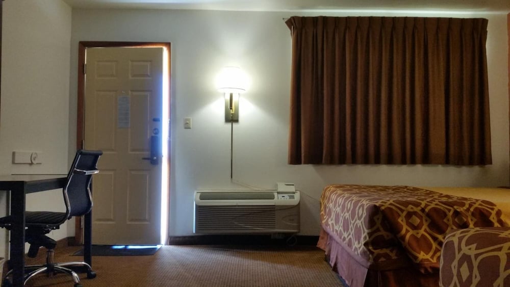 Americas Best Value Inn Liberal 17/30