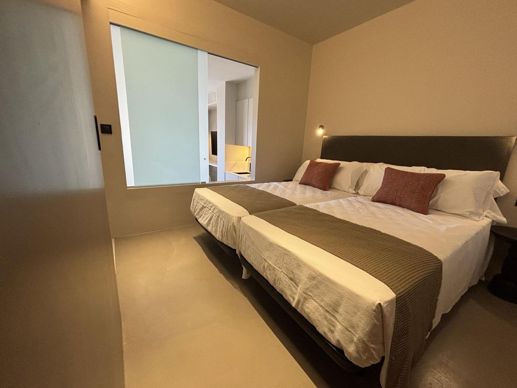 1 BEDROOM, SUPERIOR, APARTMENT